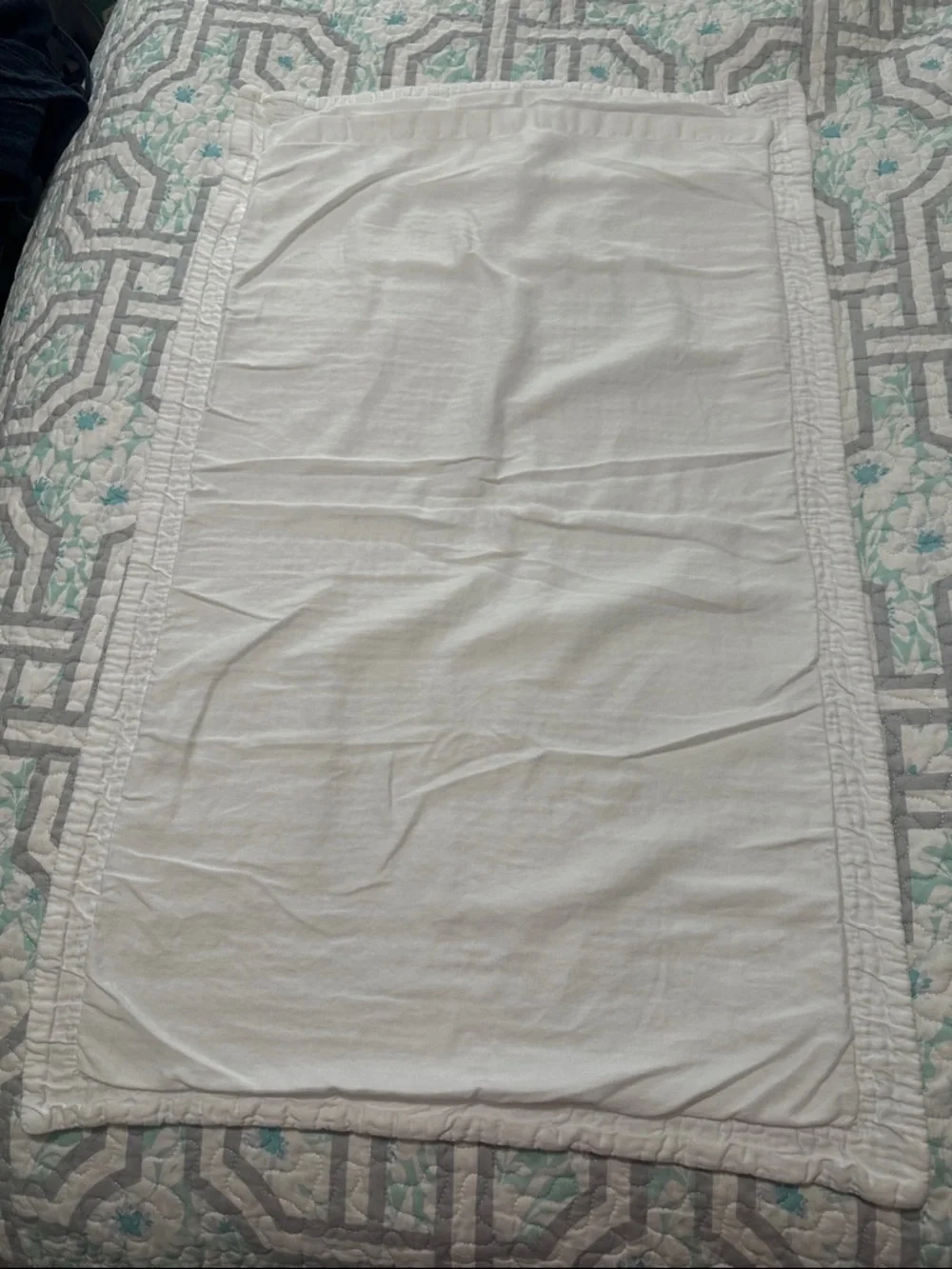 Pottery barn king size one pillowcase white with honeycomb like texture